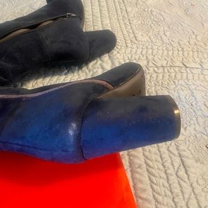 Rialto boots in navy .